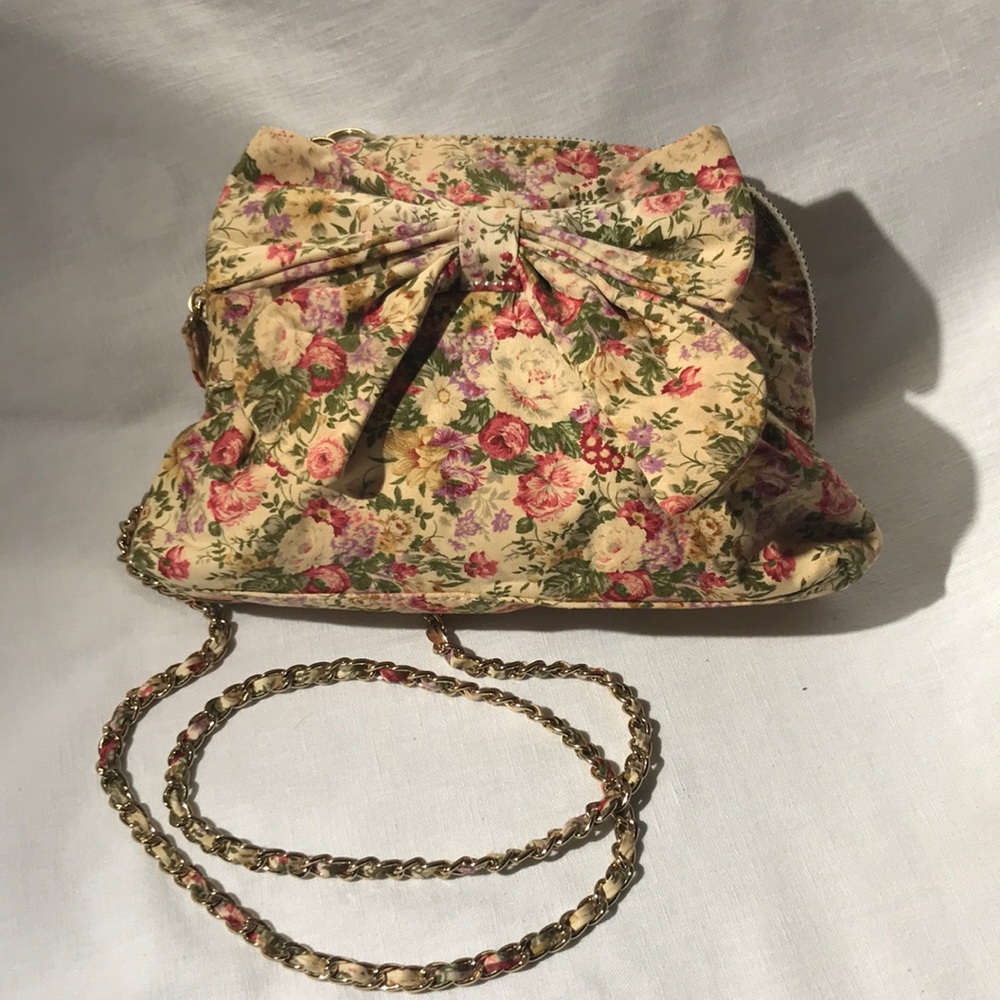 Also Vintage Pink Floral Crossbody Bag With Braided Chain with Matching Material